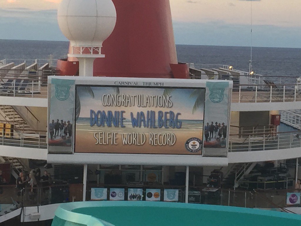 Congratulations are in order @DonnieWahlberg way to go!!! #GuinessWorldRecordBreaker