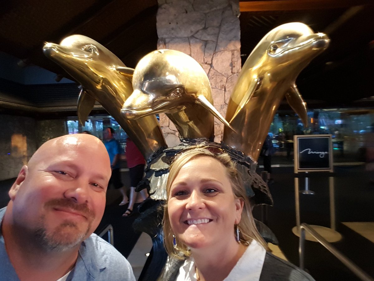 ParivedaMobile's tweet photo. Rocking the dolphins in Vegas! #Finfest2016 https://t.co/gTyQT19O2z