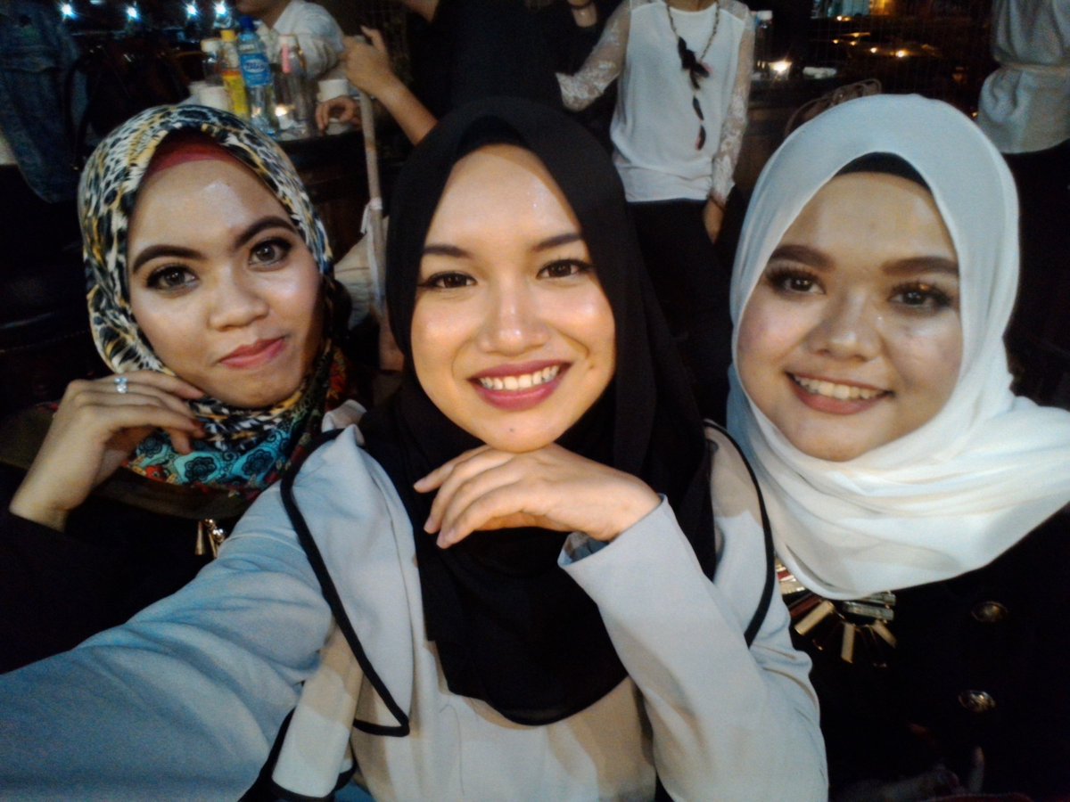 AnisAzuwa's tweet photo. Sorry la lambat sikit nak move on dari #IGM2016 lagi lagi #MOTN kita jadi okay jangan kecam sis baru belajar 👉👈 https://t.co/yyA6Q6prGW