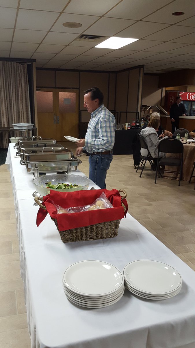 VulcanDChamber's tweet photo. A delicious buffet dinner by Prairie Perfection Catering! #Yum #EarsToYou2016 https://t.co/PggnNqpLcn