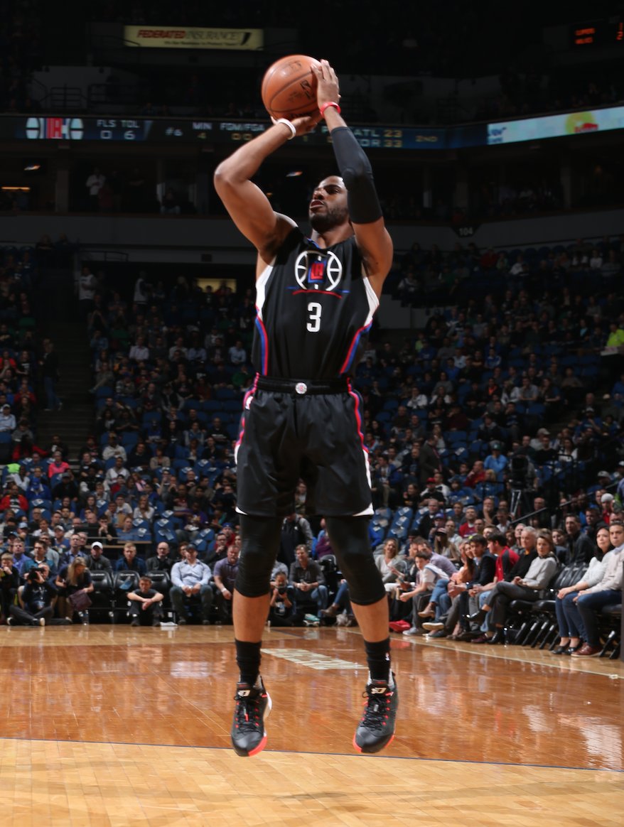 nbastats's tweet photo. #OneTeamOneStat @LAClippers took 61% of their shots from outside the paint, the highest rate in the league: https://t.co/BDyNRu08mc https://t.co/KgU3zDCmr8