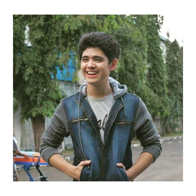 puteeew's tweet photo. Mulailah setiap hari dengan senyuman dan akhiri dengan senyuman. -W. C. Field-

Wilujeng Enjing baraya ! 😊💞 @alysyarief https://t.co/d5RUjAZ17K
