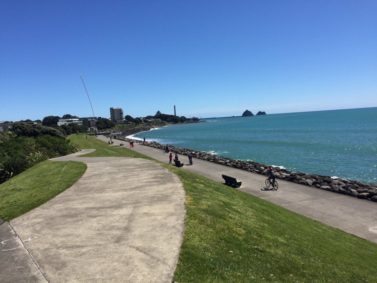 RebeccaMHuang's tweet photo. Absolute stunner of a day in #Taranaki on day 2 of the @MYOB #SMEMakeover ! Wow! https://t.co/uux4pAjg9O