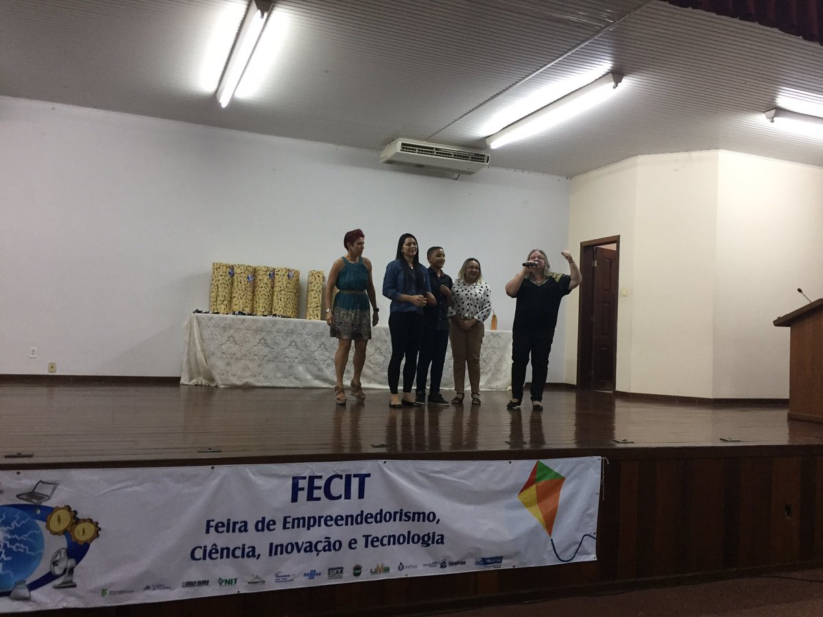 EducacaoPalmas's tweet photo. E quem representa todos os projetos da #Fecit2016 na #Febrace2017 em SP, é a equipe "Energia solar Fotovoltaica" da E. M. Anne Frank.😀🎉👏 https://t.co/nKN6S2v6YZ
