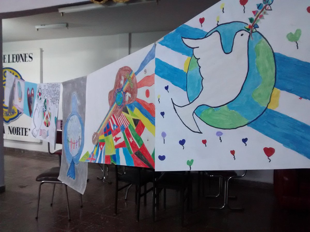 AvalosClelia's tweet photo. Jurado elige dibujo Concurso #CartelDeLaPaz hermosos trabajos de niñ@s! @Leones_salta Norte @LionsClubsArg #Distritoo1 #lionsclubselfie https://t.co/cGlZwa5tye