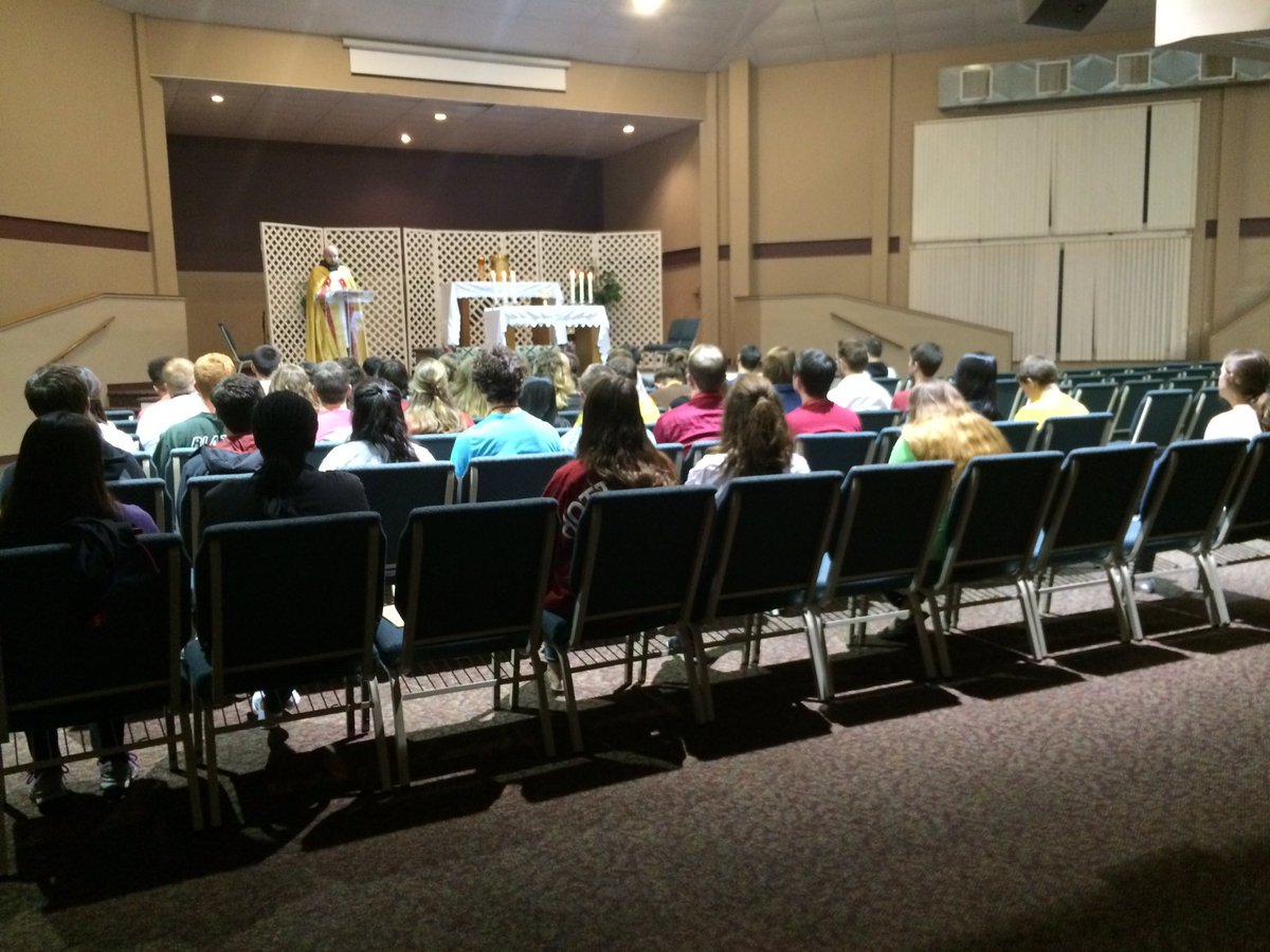VudatNation's tweet photo. Fr John Paul, @MFVAFriars, says to college students at the #AlabamaAwakening: "Do not be afraid to spend time before the Lord in #silent."🙏 https://t.co/WeGrojYIiF