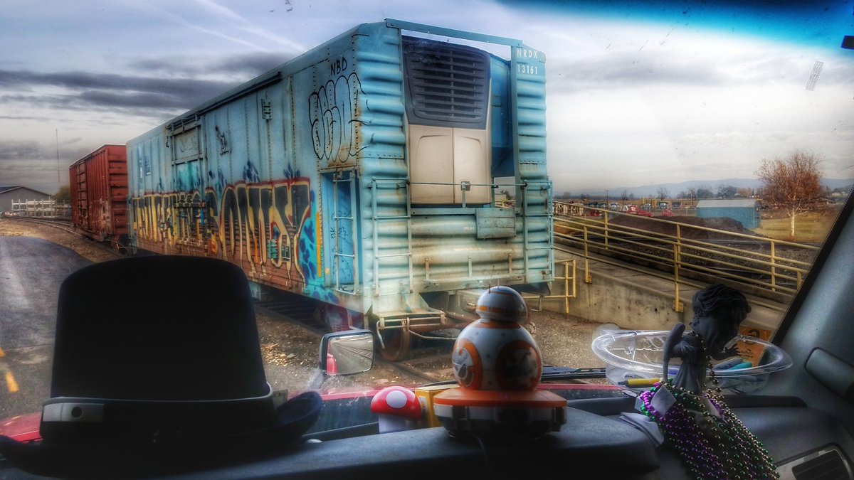 ricksare's tweet photo. Watching the train not roll down the tracks. #glassexplorers #glassfamily #travel https://t.co/qohQVsN137 https://t.co/twcKK6N3pR