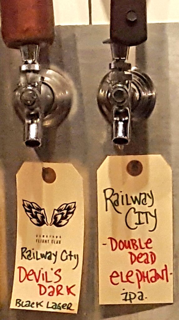 jeffgerard75's tweet photo. Glad #Platform16 alongside double #deadelephant from @Railwaycity is part of #flightclub @SnackBarBQ in #Windsor
#craftbeer #YQG #BeerJeff https://t.co/wLZ1Pyyvyw