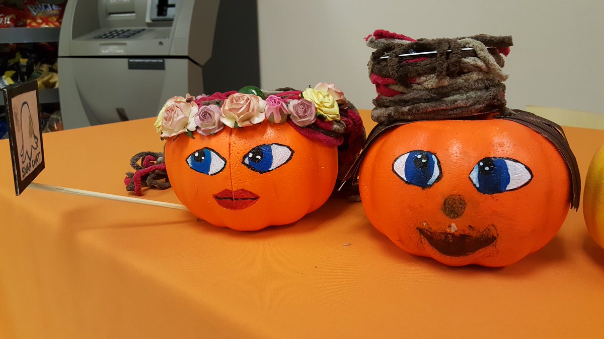 Gordon_team's tweet photo. #TeamHarrisburg # getting ready for #trunkortreat #GreatPumpkin https://t.co/0B40AoKwVI