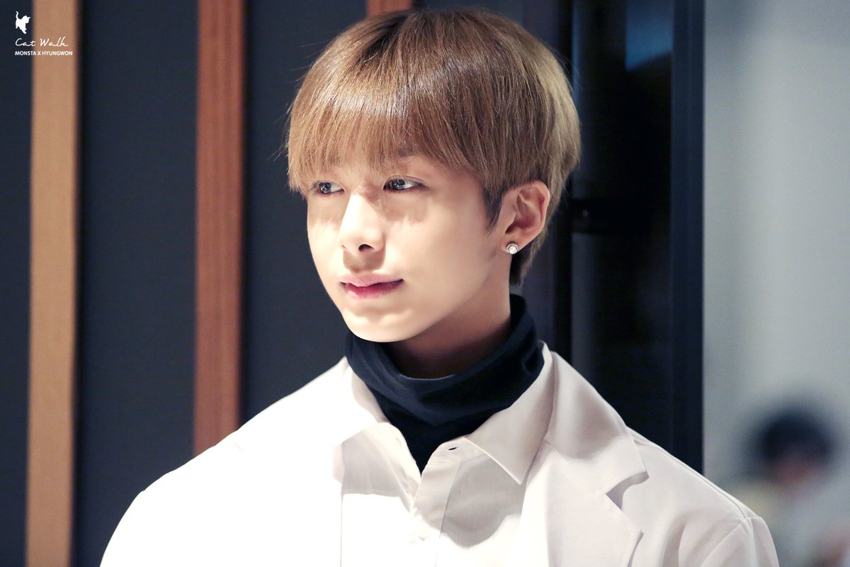 CatWalk_940115's tweet photo. 161021 명동팬싸 상담사 #형원 님
#몬스타엑스 #MONSTAX #HYUNGWON #GUILTY #Fighter #파이터 @OfficialMonstaX https://t.co/H20GubgrEn