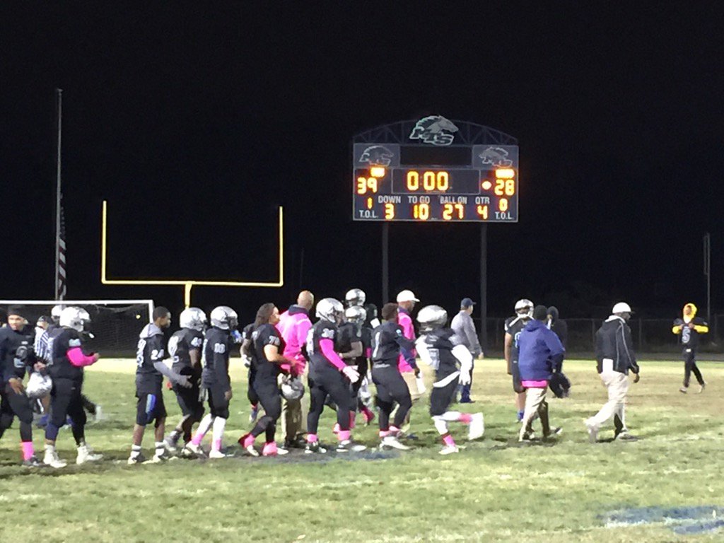 mooremustangs's tweet photo. Mustangs are victorious over the @Waggener_FB team! 39-28. #KNOWmoore 🏈 @kyhighs https://t.co/i3Jo3457IX