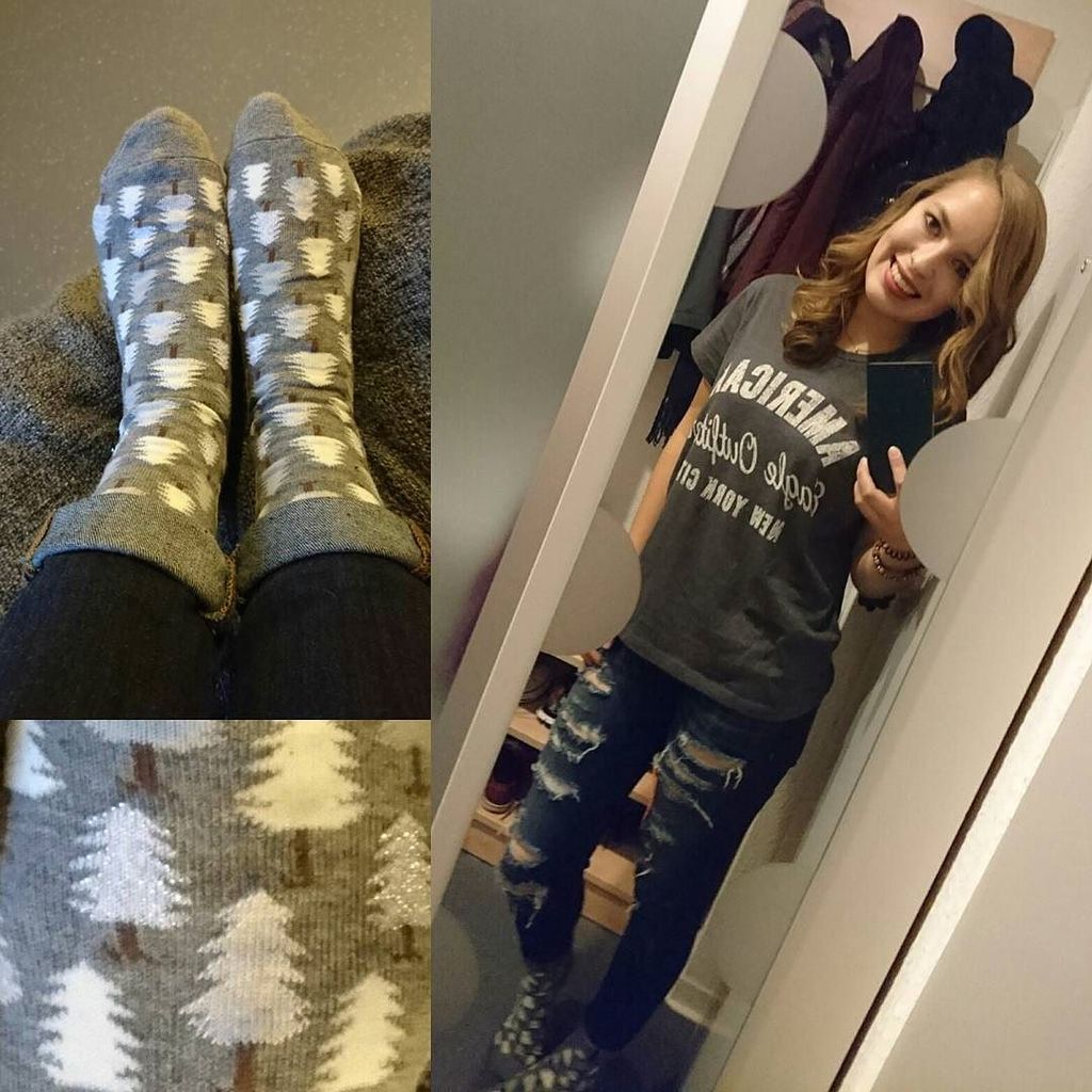 fairyyona's tweet photo. New winter socks 😍🎄❤🌲 #outfitoftheday #orrather #outfitofyesterday #winter #socks #new #fi… https://t.co/FpOLlDj6r5 https://t.co/qvDHdEJKnT
