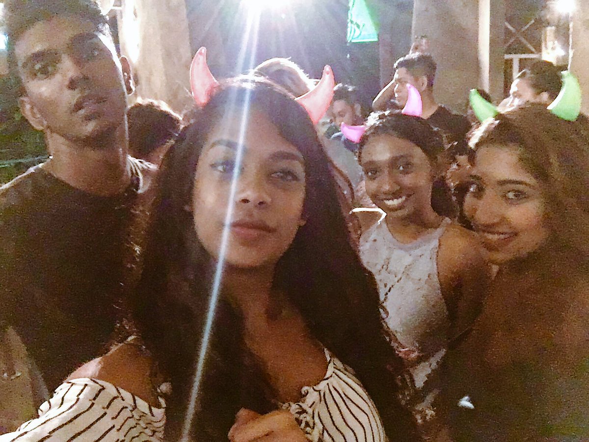 ShaminiM_'s tweet photo. spooktacular night indeed! 👻😈😝🙈 https://t.co/vew9W6Hz83