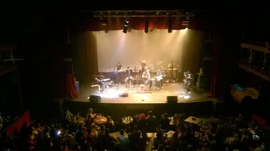 ELTEATROBARLP's tweet photo. #Ahora Recital de @lemonsfly Festejando 4 años! https://t.co/fGYg9OddSY