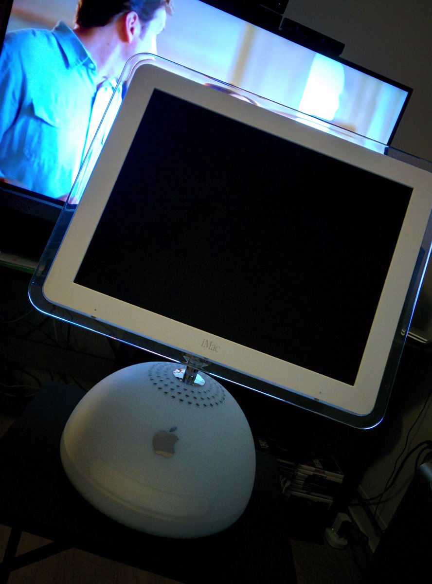 TheSocialGamer's tweet image. I need to get games for my sexy #iMacG4 Can anyone point me in the right direction. Real software or iso.