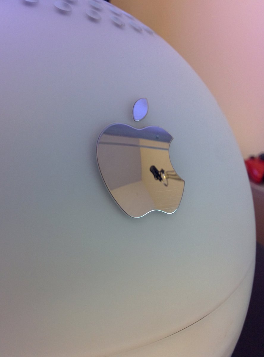 TheSocialGamer's tweet image. #iMacG4 Beauty and Function.!