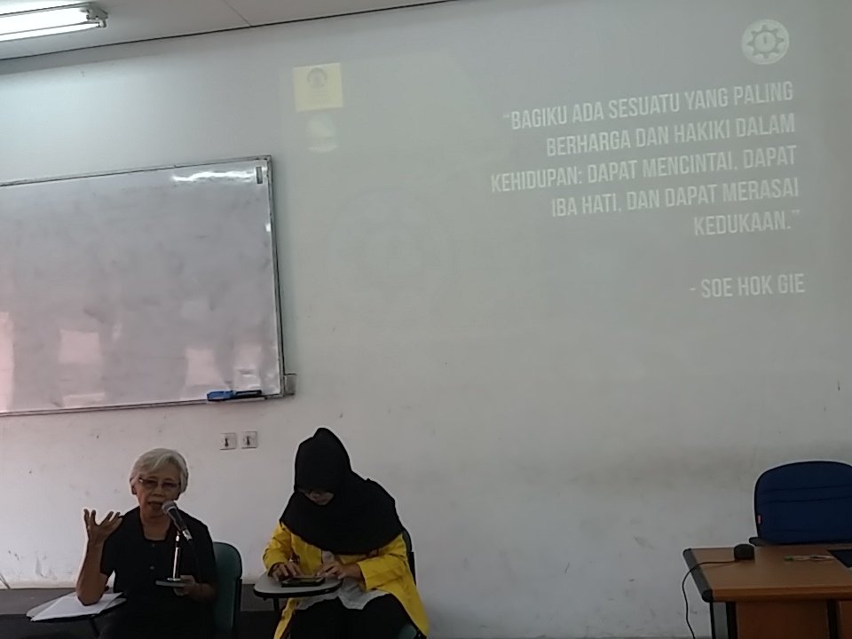 irawatiputeri's tweet photo. "Korban HAM hanya menjadi komoditas politik," - Bude Marsih. https://t.co/OmObZyhy2d