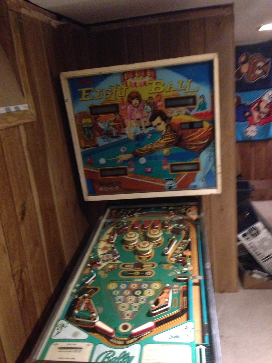 jay_eatz's tweet image. new games room #PinNight #pinball