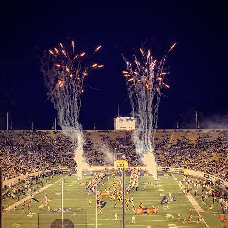 pconroy44's tweet photo. Cal game part 3 with @Emilnem #CalVsOregon #CalFootball https://t.co/YdfgoXotuC