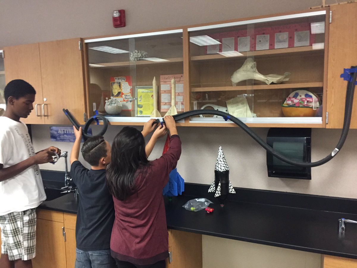 musdlearns's tweet photo. NGSS comes to life in 8th grade classrooms @musdlearns @MenifeeUSD https://t.co/ZCFw2fMhMe