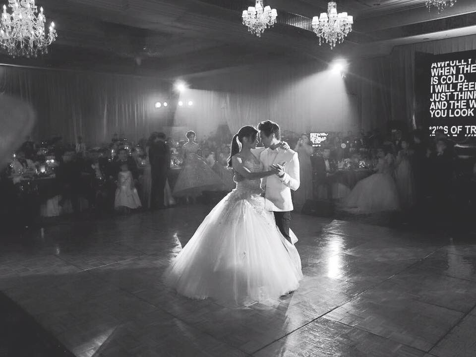 Enriiquegil17's tweet photo. All eyes on them ❤️

#LizQuenRoyalCoupleAtSMB2016 https://t.co/GqTKP8ViZT