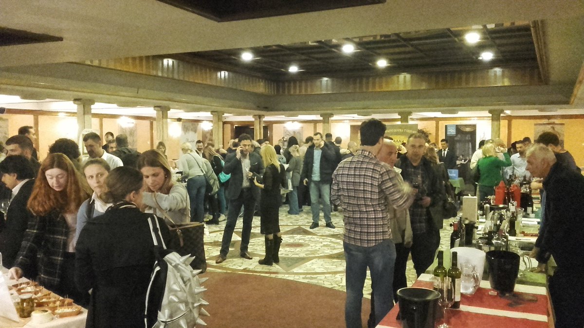 Beogourmet's tweet photo. Jesenje izdanje Beogourmeta 2016. - prvi dan https://t.co/UuLW0ejmZL