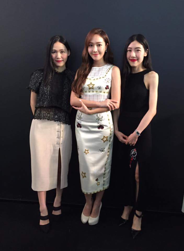 [PIC][21-10-2016]Jessica tham dự sự kiện ra mắt BST Xuân - Hè của thương hiệu "FABITORIA" trong khuôn khổ "2017 S/S Shanghai Fashion Week" vào hôm nay  CvW4IS0UsAAm3ge