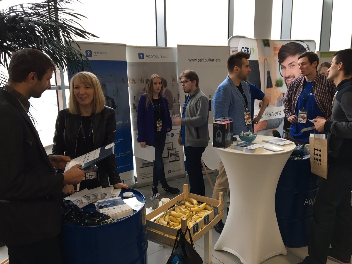 AppYourself_PL's tweet photo. Today at @mobilizationpl. Take part in our challenge and win some @beatsbydre Solo2 https://t.co/nE1zo1ZMy4 https://t.co/bA3yNHElud