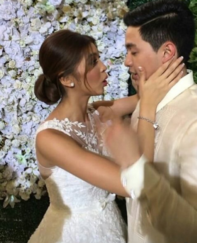itsmetelayski's tweet photo. The way she affectionately holds his face 😍 The sweetest newlyweds ever! ❤️
CTTO

#ALDUBWedding https://t.co/MUFUEZ0Cu3
