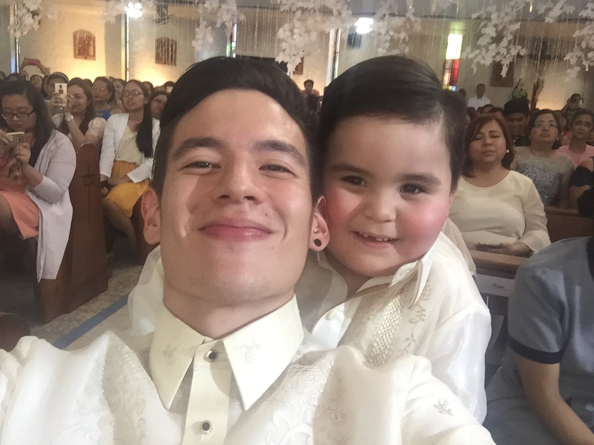 unoemilio's tweet photo. Twinning #ALDUBWedding https://t.co/ZX4as3oNrR