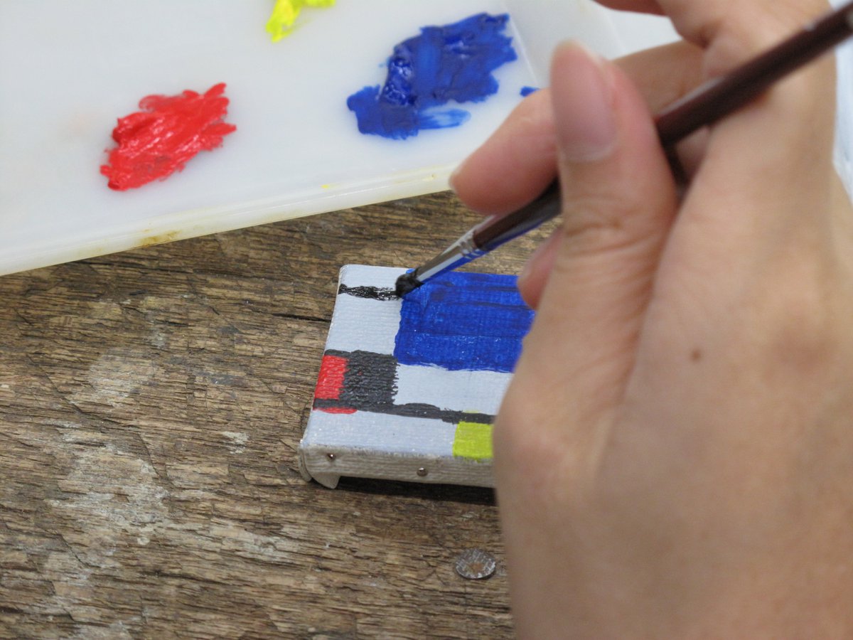 bunka1921's tweet photo. 明日もミニ体験授業「絵画バッヂを作ろう」開講します。14：30にB館102でお待ちしております！
来てね！来てね！来てね！
＃文化学院　＃学園祭　＃美術 https://t.co/9Syuzp1R15