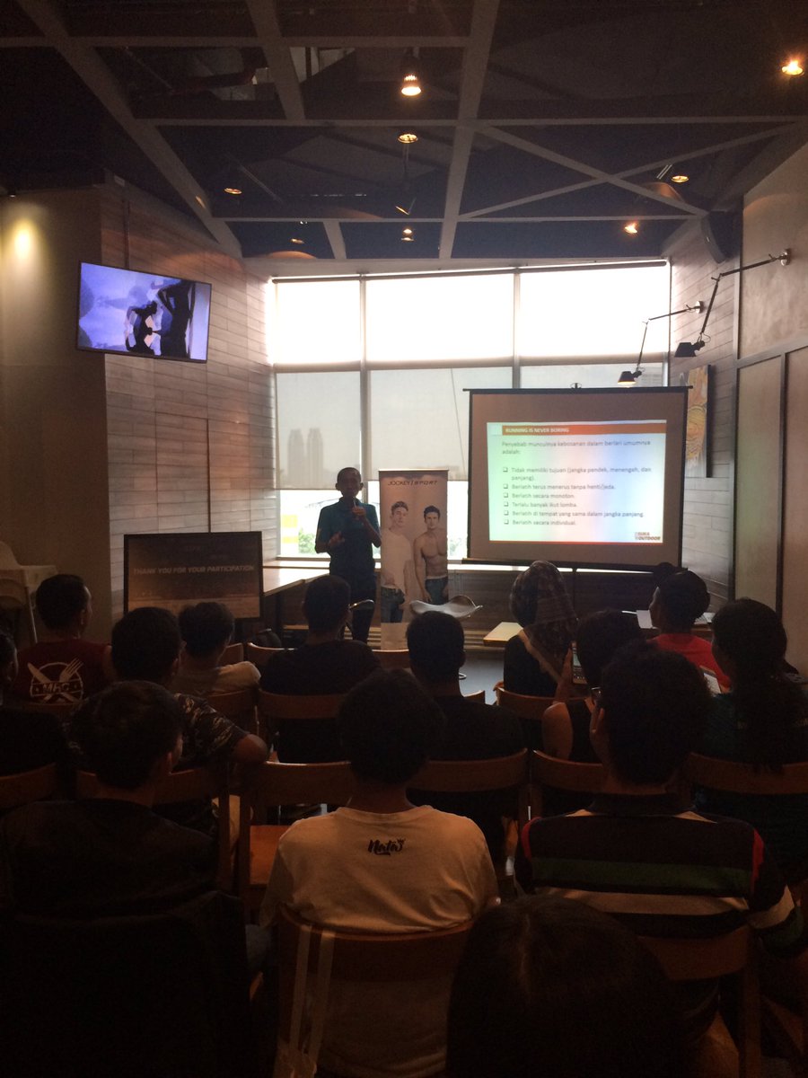 Coach Andriyanto: "Selektif dalam mengikuti lomba."
#CompressportRunJKT
