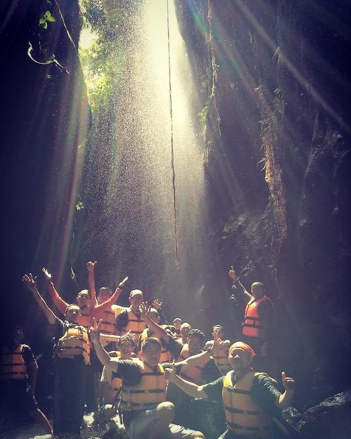 rantocanyon's tweet photo. Happy weekend guys,,
Pengen liat cahaya surga nya ranto canyon??
Pastikan datang pas tngah hari di hari cerah yaa,,😍 https://t.co/CcMimz4yld