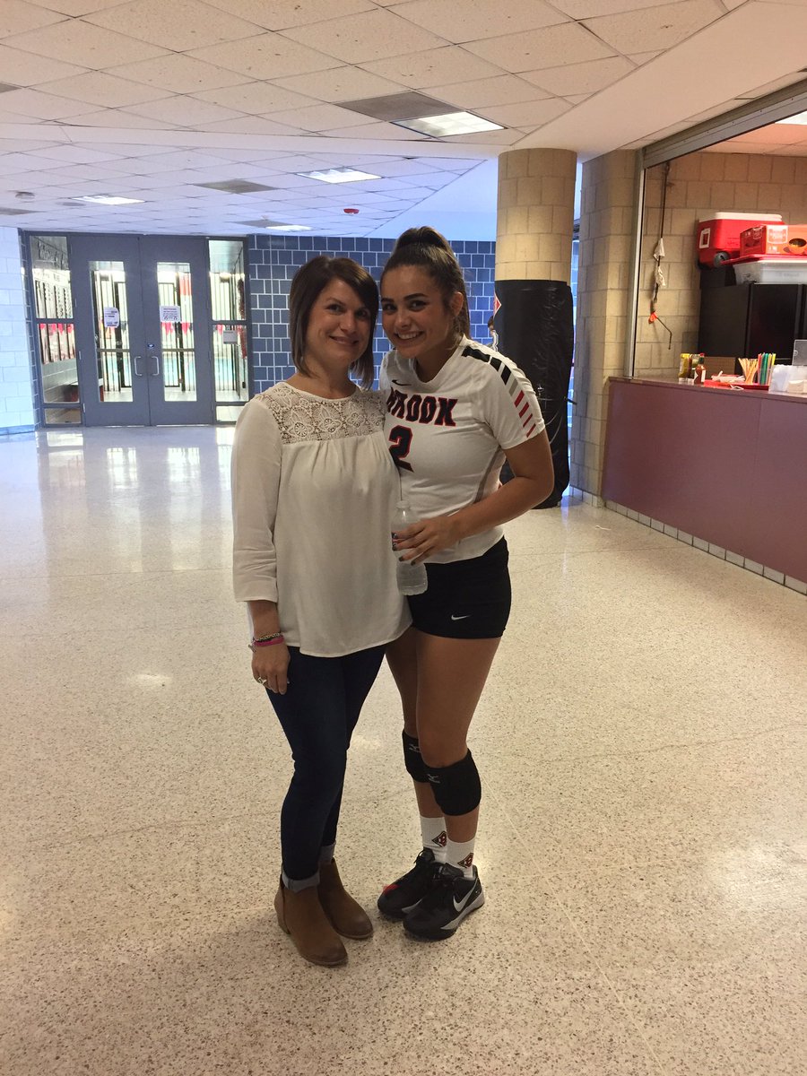 Amata24's tweet photo. Senior for this sweet girl!! #CBVB https://t.co/Fv4Z5aDDYM