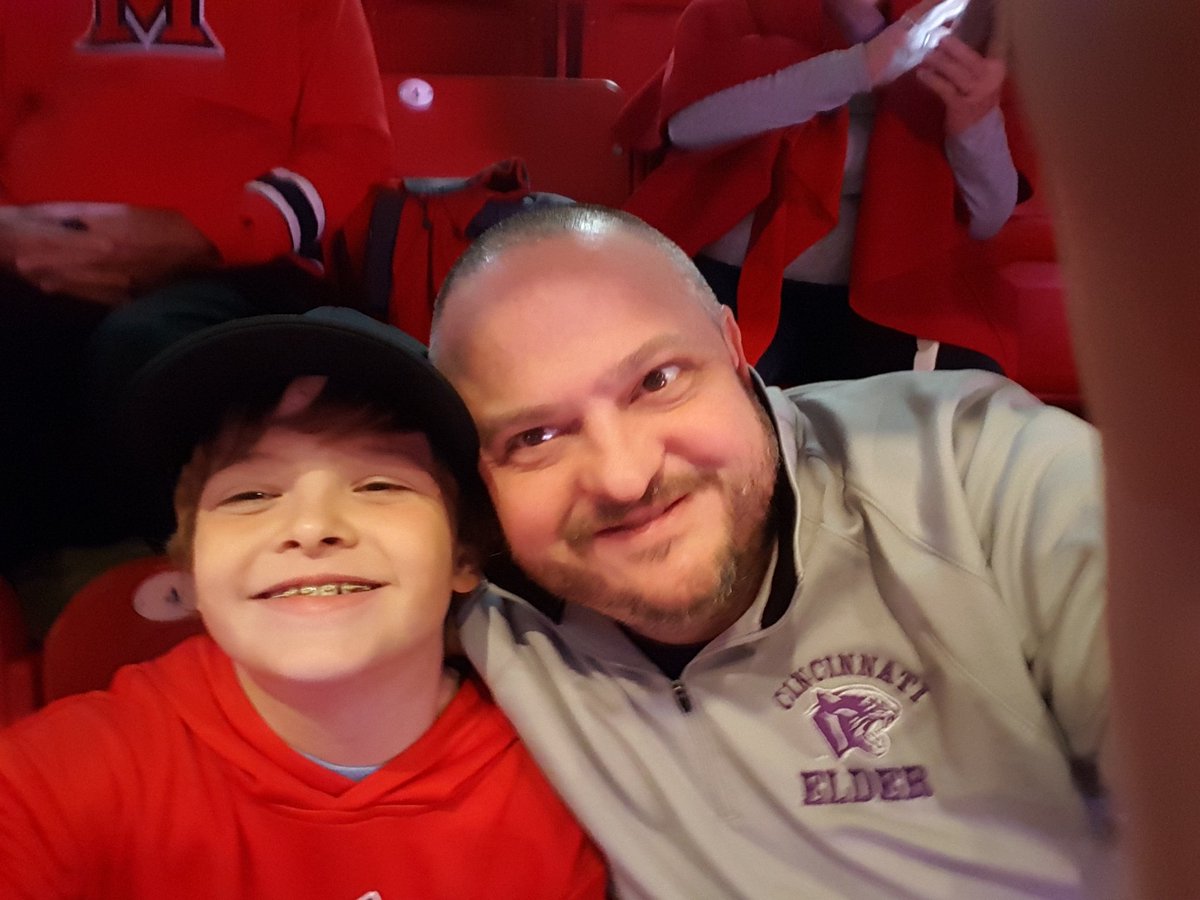 FatGuyLilSuit's tweet photo. 1st @MiamiOH_Hockey game tonight and it was great! Easy parking, great seats and hockey, food was reasonable. Wont be our last! #1stNotLast https://t.co/csPqqT1U8C