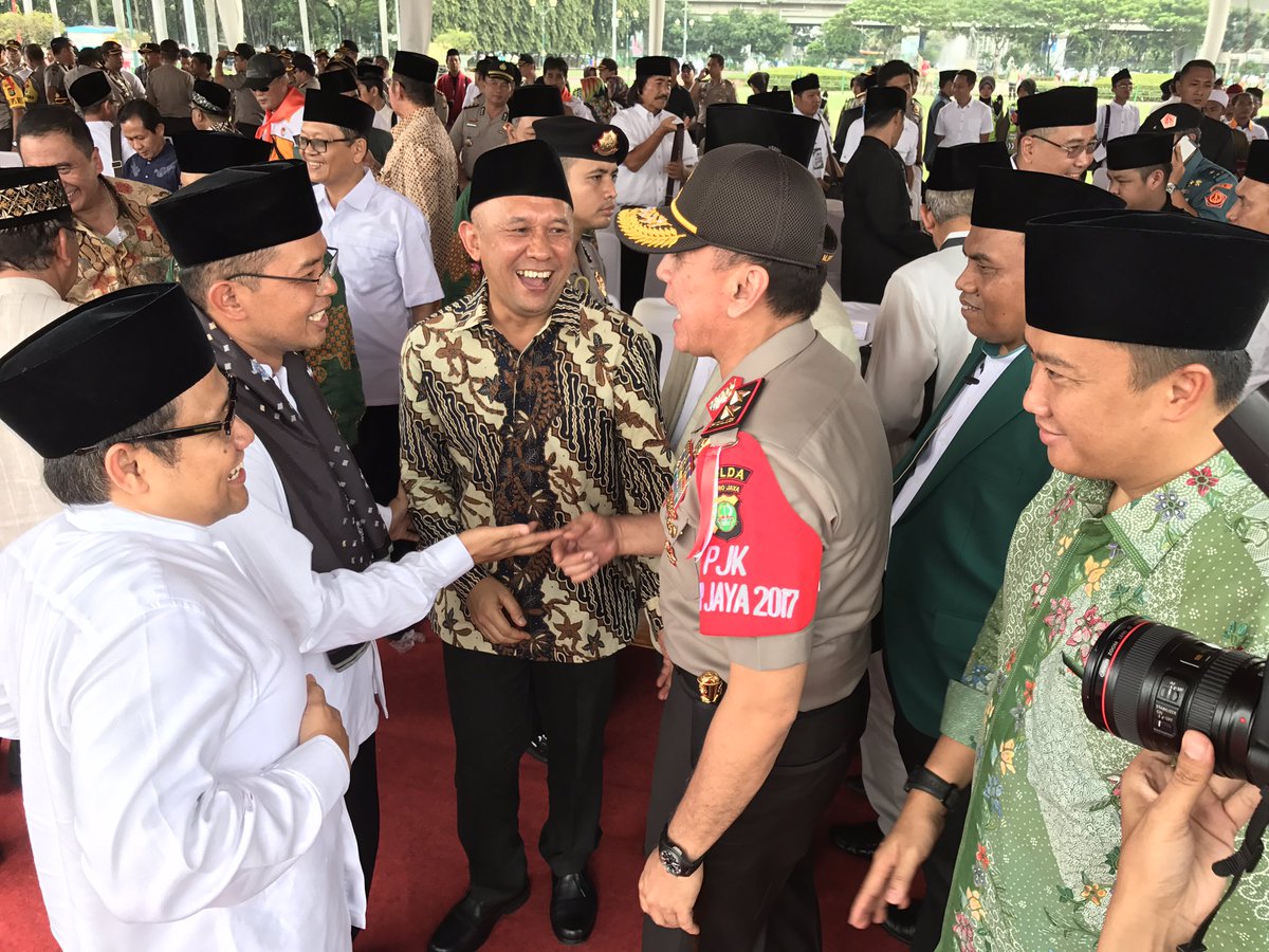 imam_nahrawi's tweet photo. Inilah santriku , santri kita , santri kita semua U/ Bangsa dan Negara @NahdlatulOelama @cakiminpkb @saidaqil #HariSantriNasional https://t.co/SpTWqQoPnp