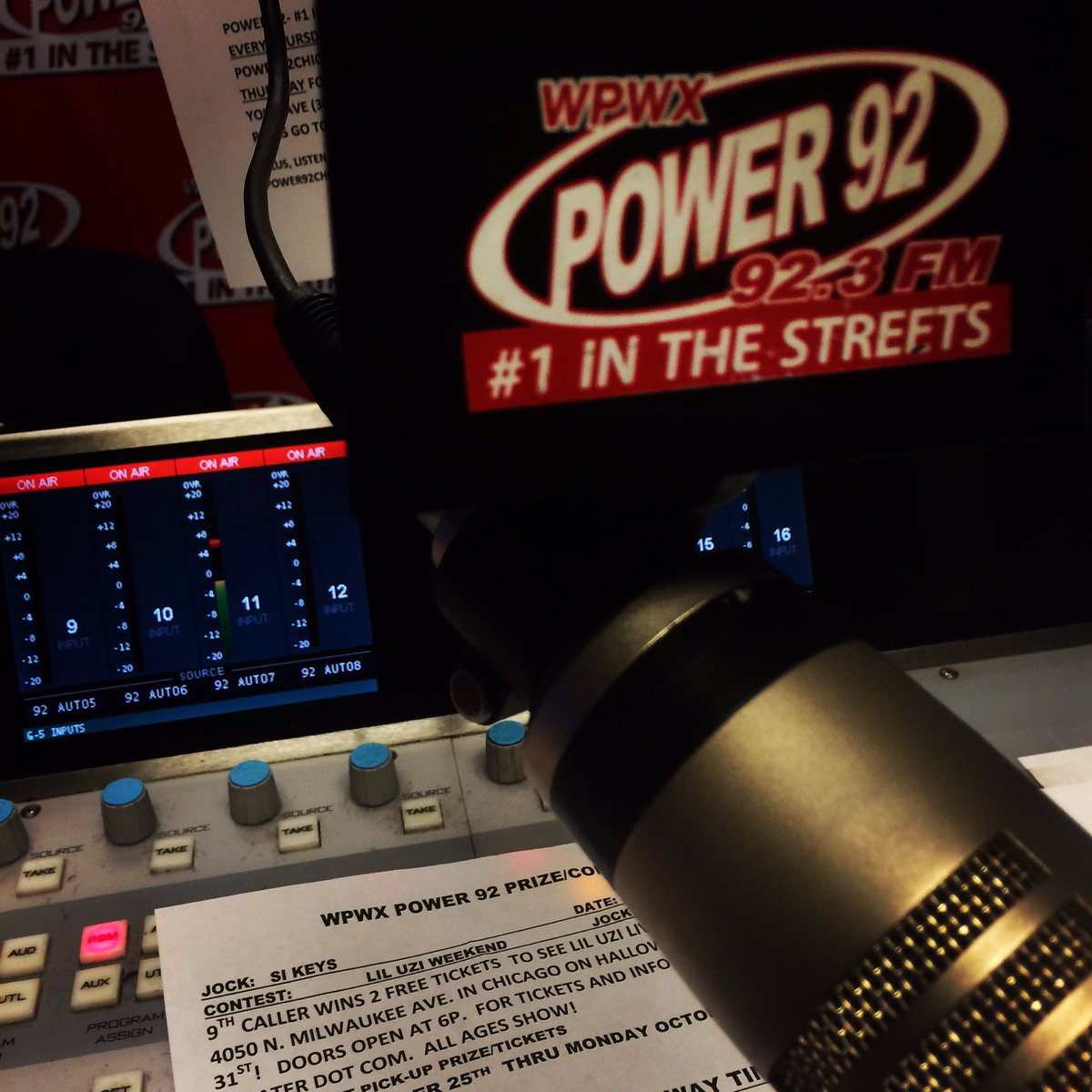 Power92Chicago's tweet photo. #kickBack is LIVE 10pm-2am with #keyaccess to see @liluzivert LIVE on #Halloween at #theportagetheater @SiKeyz https://t.co/En37oR7yLb