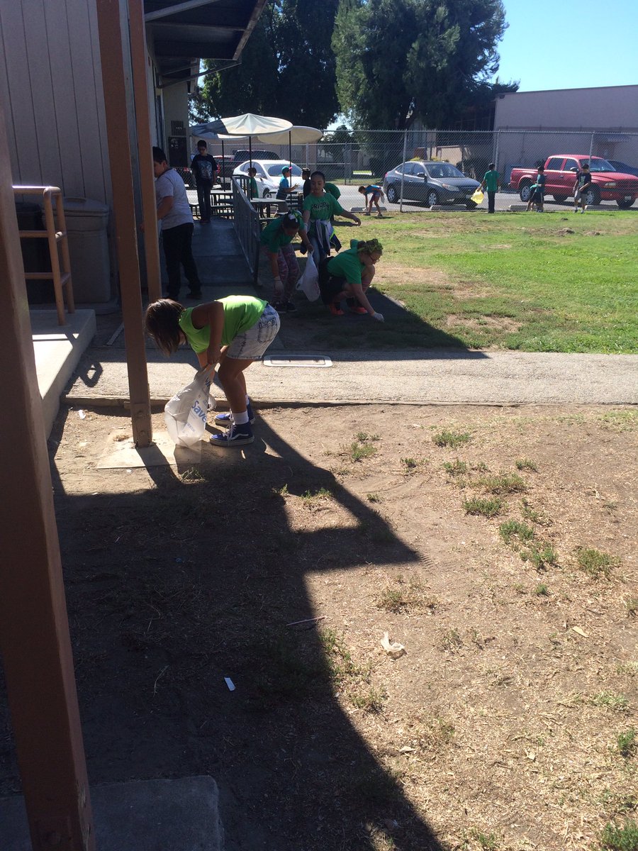 PricePanthers's tweet photo. G33 showed great respect, caring, & citizenship by cleaning up our school! @CHARACTERCOUNTS #CCWeek2016 #TRRFCC https://t.co/2xpFT5K7WA