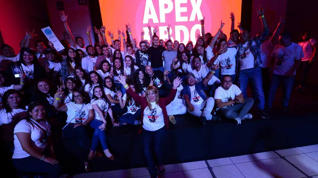 elsalvadorcom's tweet photo. [[GALERÍA]]

Explosión de creatividad en cierre de #CLAPS2016 

https://t.co/F6BKuVFCR3 https://t.co/LYImFsVNAC