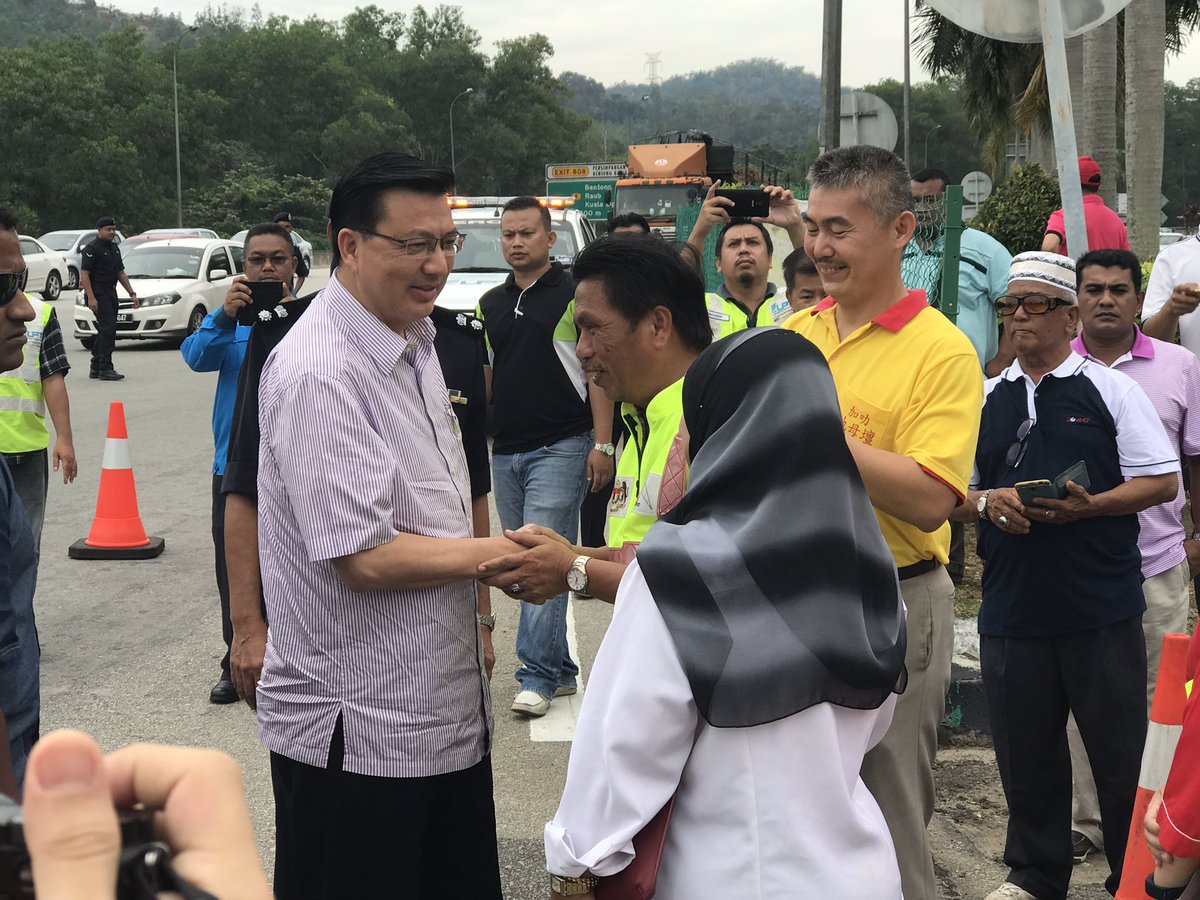 shahkamalz's tweet photo. Wanita MIC Pahang in her opening speech. Also good to see DS @liowtionglai https://t.co/gOxabYXo0D