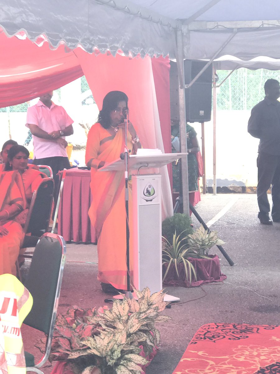 shahkamalz's tweet photo. Wanita MIC Pahang in her opening speech. Also good to see DS @liowtionglai https://t.co/gOxabYXo0D