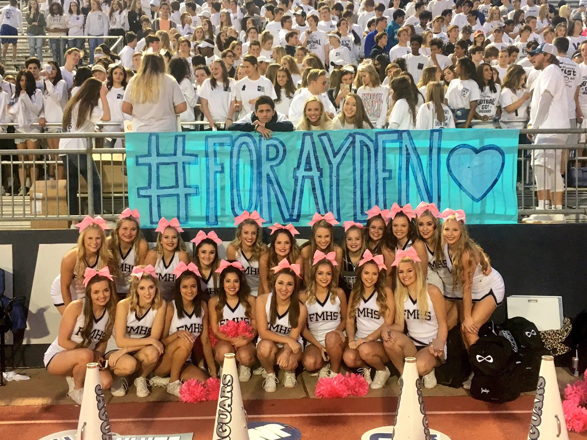 ellie_pelham's tweet photo. Heaven gained an angel this week and he was watching over us tonight! We love and miss you Ayden #forAyden π https://t.co/KPI5JBQkD4