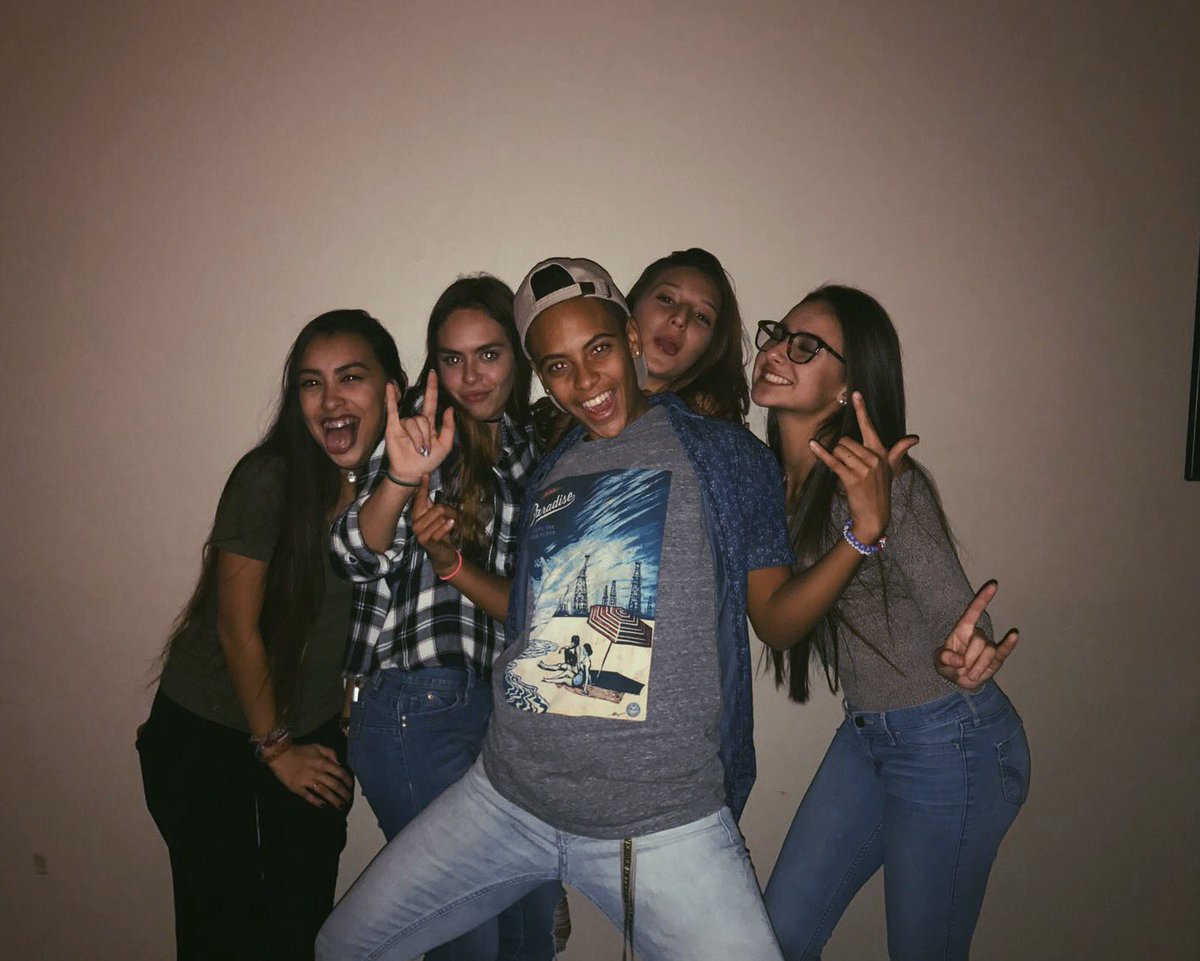 tianaarod's tweet photo. to the girls who never fail to make me smile and never stop making my friday nights amazing๐๐ #wxu https://t.co/DgSNhZzLgw