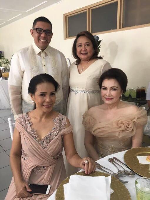 zeneeburton's tweet photo. EXCITED NA ANG LAHAT
@EatBulaga @mainedcm @aldenrichards02 @allanklownz @DirekMike @R_FAULKERSoN 
#ALDUBWedding https://t.co/5KkGz5fFYT