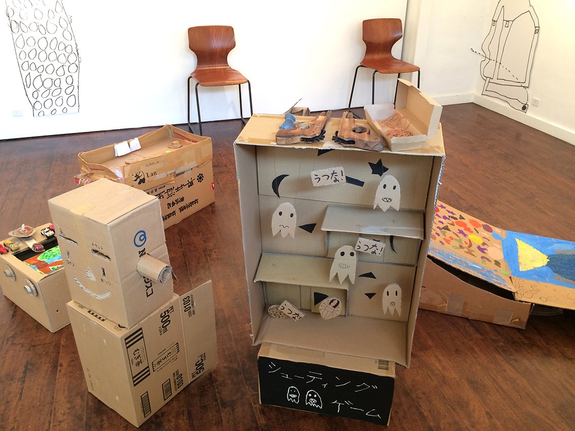 Gallery Lumo ダンボールゲームセンター Art展 は いよいよ明日まで 本日はケイタくんとミイシャちゃんが在廊しています ケイタくんはゲームの指導を ミイシャちゃんは似顔絵を描いてくれますよ 本日は時まで 明日最終日は18時までです