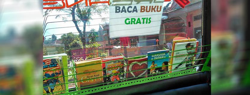 malesbanget's tweet photo. Angkot Ini Bikin Perpustakaan Berjalan, Ada Buku Bacaan Gratis di Kaca Belakangnya https://t.co/maUKLZF7fH https://t.co/HR7qnvxGAt