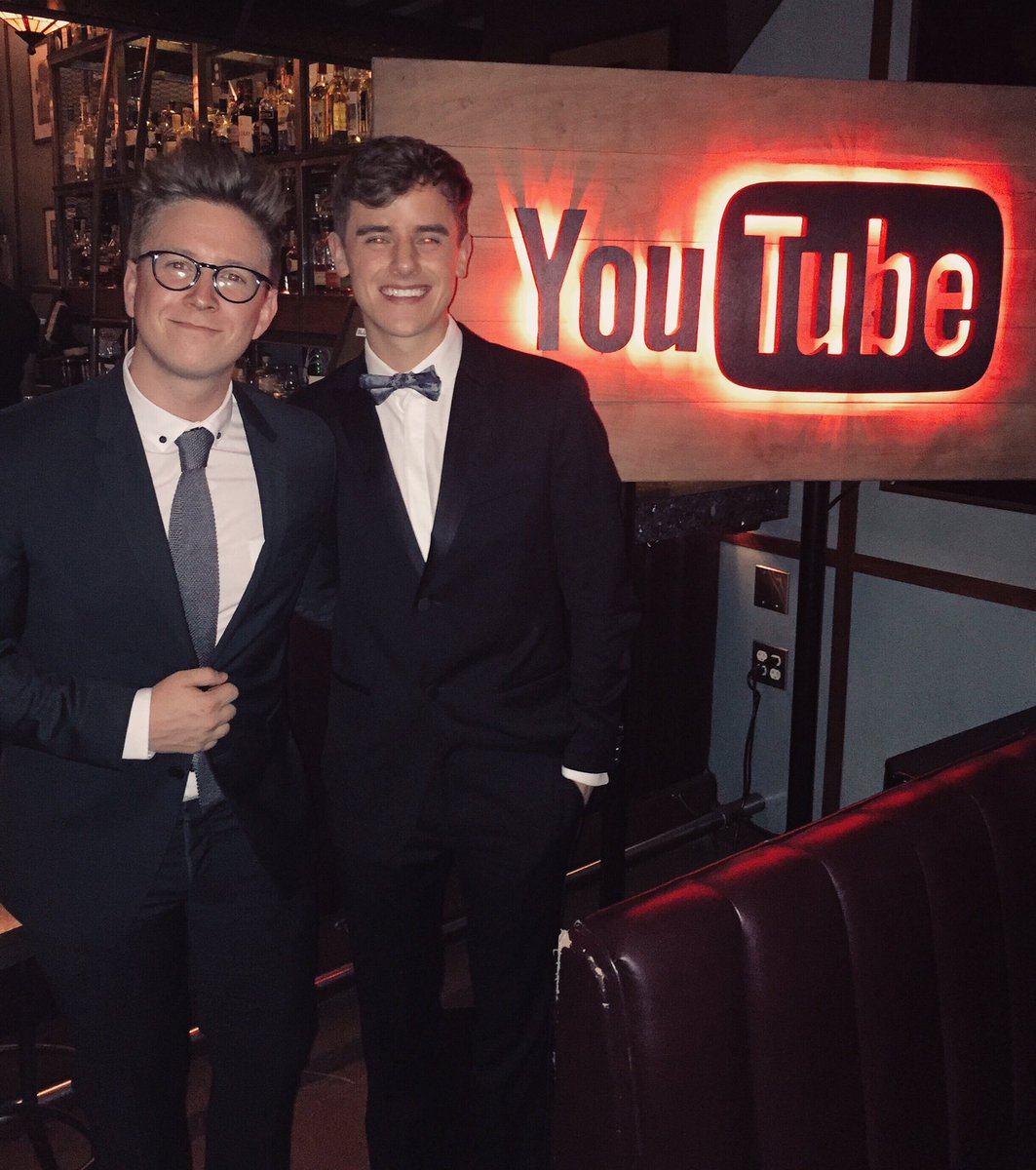 tyleroakley's tweet photo. proud of @ConnorFranta for a million reasons, but his LGBTQ+ activism makes him a hero. a worthy recipient of the GLSEN #gamechanger award. https://t.co/9OwEMqoNRe