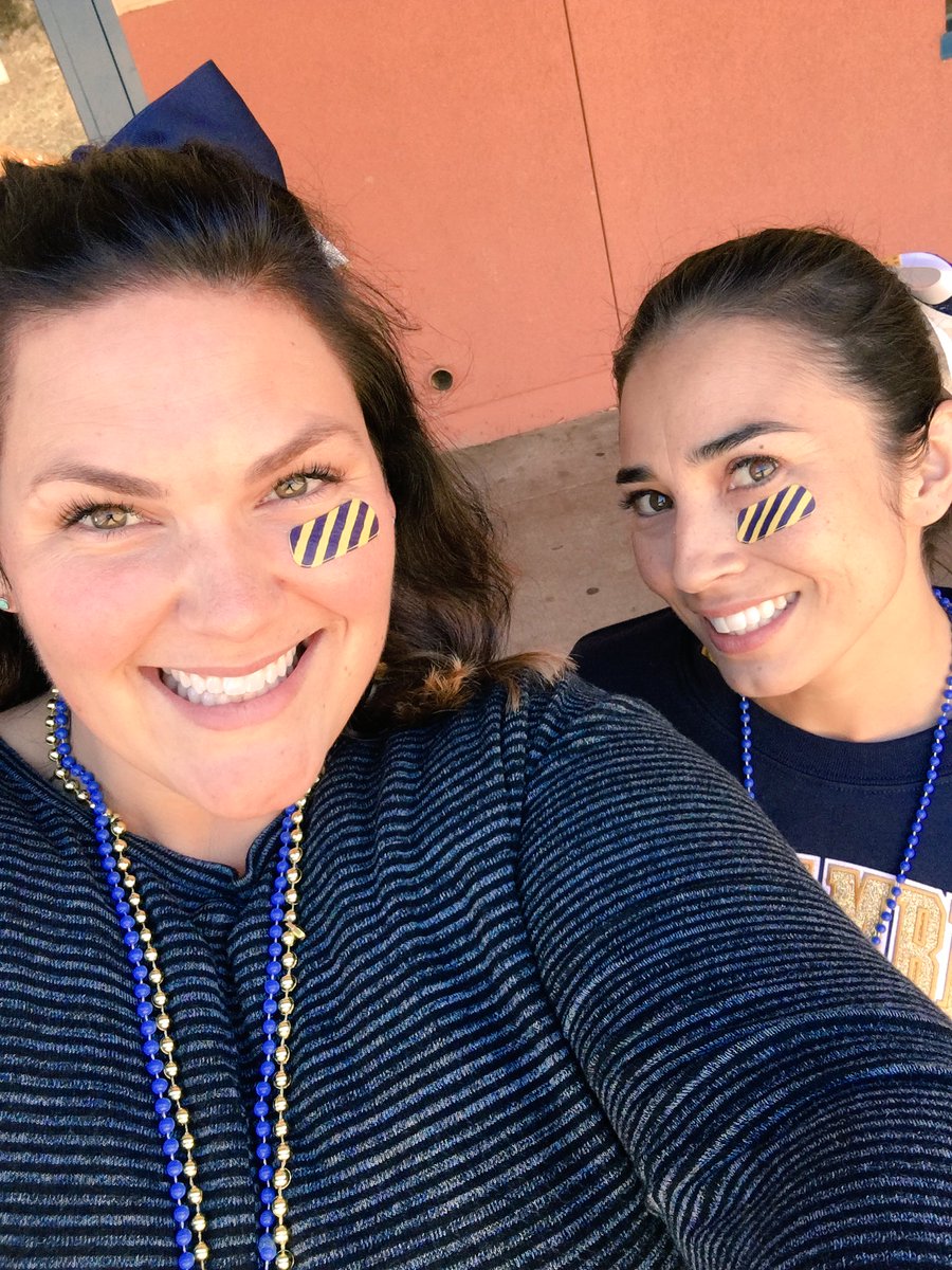 CusackHistory's tweet photo. Loved today!! Homecoming spirit, parade filled with fun, and of course the big WIN tonight!! #GoDogs 🎉💙💛🏈 #marvelMartinez https://t.co/9OfDRoVHFj