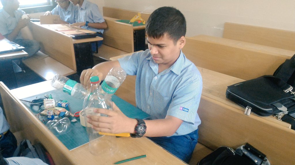 rnpodarschool's tweet photo. Squad of designers working in teams creating prototypes that will help real people to solve real life problems.@AbhishekShetty #trai2016 https://t.co/ug7GPBKNsh