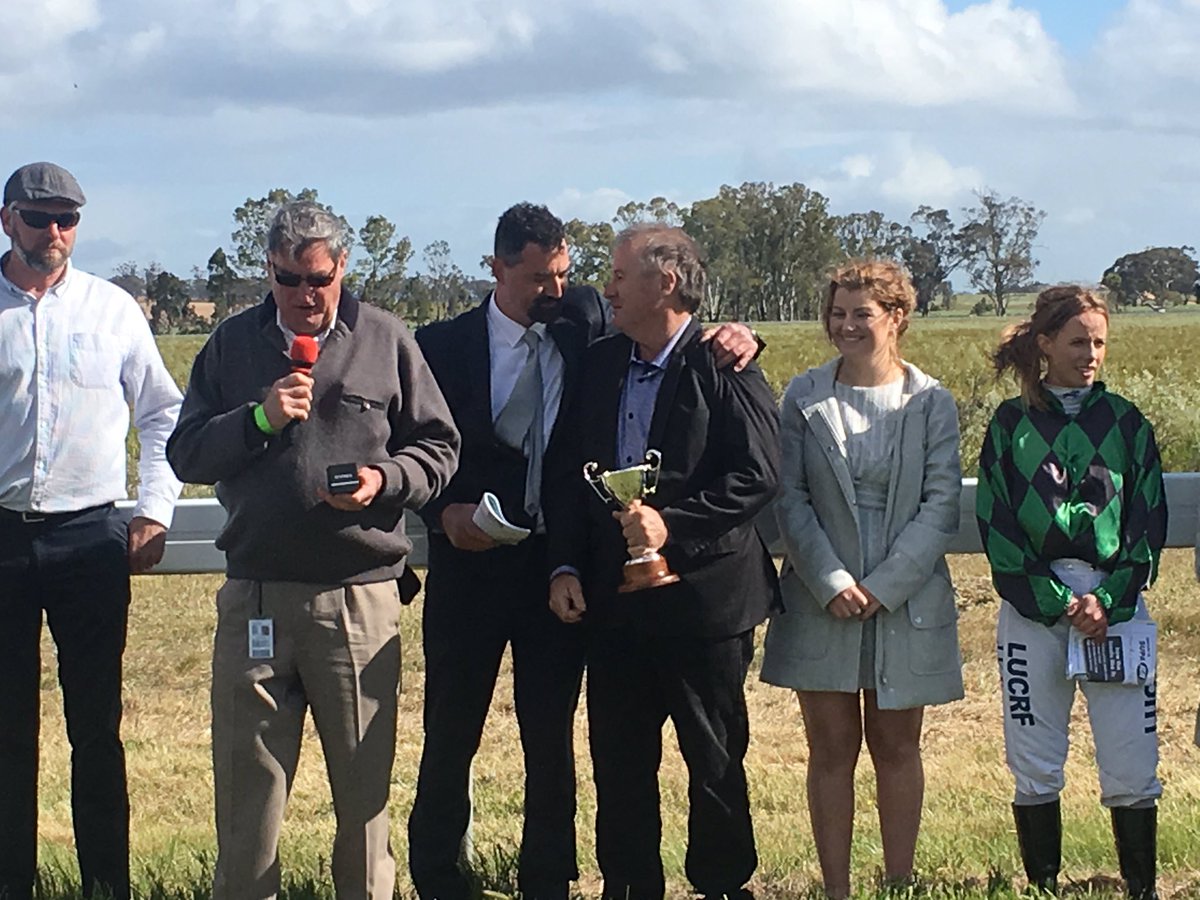 StArnaudTC's tweet image. @RussSilversmith presents the Weir&apos;s Supa IGA St Arnaud Cup to local connection Greg Baldwin and trainer @tkoracing #LocalHorse #LocalWin